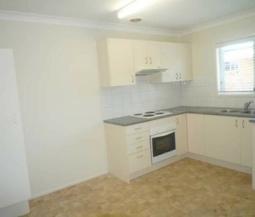 AIR CONDITIONED 1 BEDROOM UNIT IN EXCELLENT LOCATION! - Photo 1
