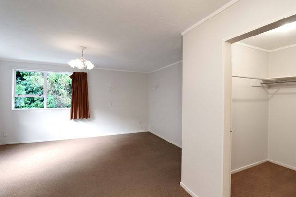 Family Living in Ngaio - Photo 1