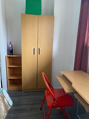 Room in a Shared Flat, London, E14 - Photo 1