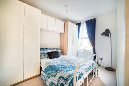 Rosebery Avenue - Photo 4