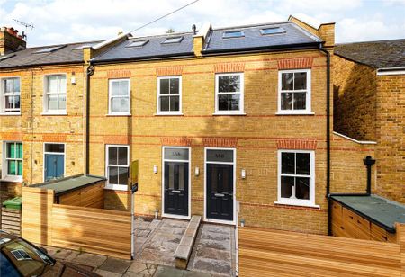 4 bedroom semi-detached house to rent - Photo 5