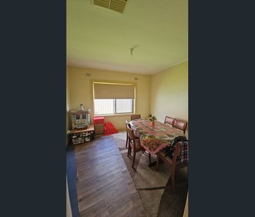 Fabulous location, walk to Salisbury CBD and railway station only m... - Photo 3