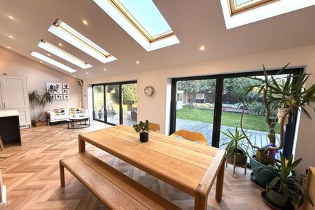 4 Bedroom Semi Detached Available Arranging tenancy - Photo 3