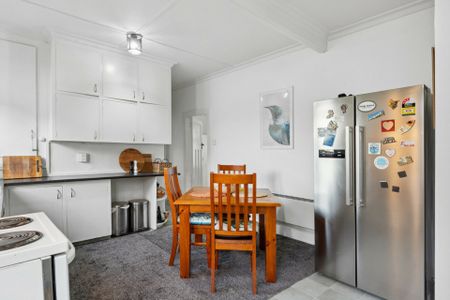 A tidy and spacious home! - Photo 3