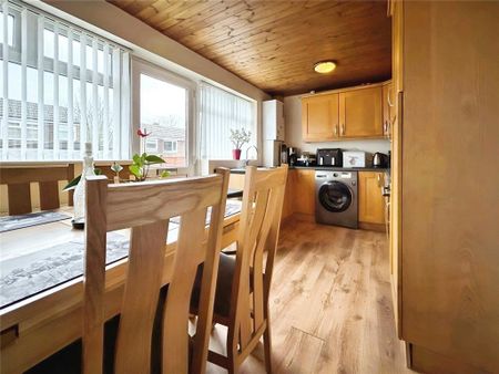 3 bedroom semi-detached house to rent - Photo 5