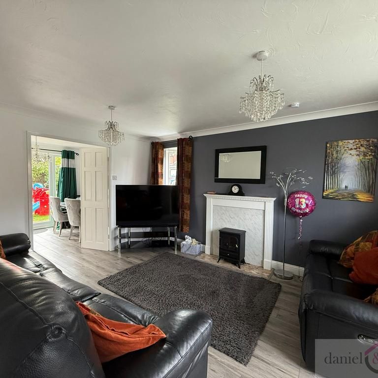 4 bedroom detached house to rent - Photo 1