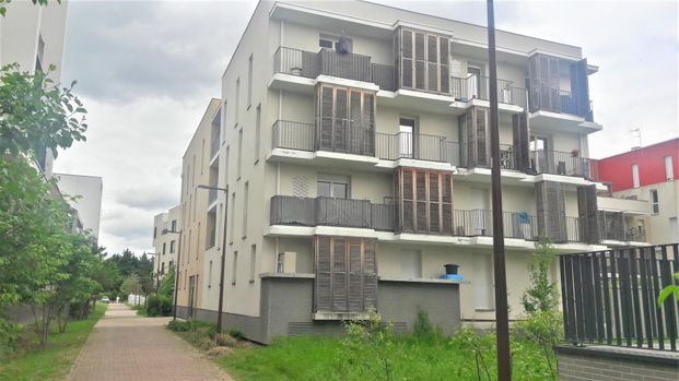 location Appartement T2 DE 42.9m² À RIS ORANGIS - Photo 1