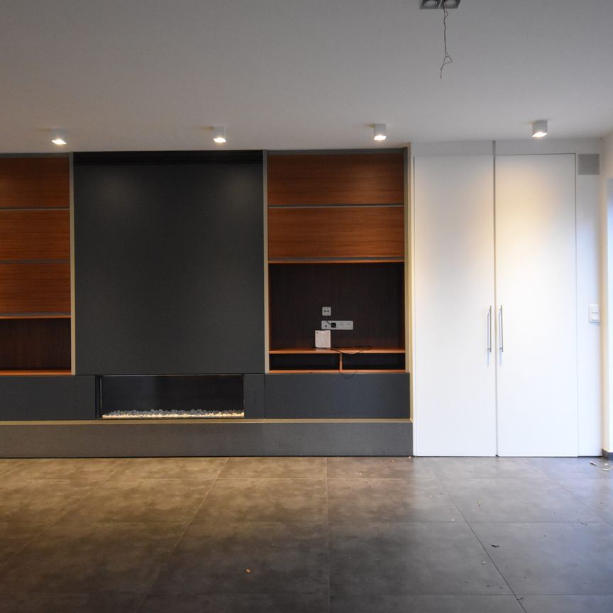 Volledig gerenoveerde woning met tuin en carport - Foto 1