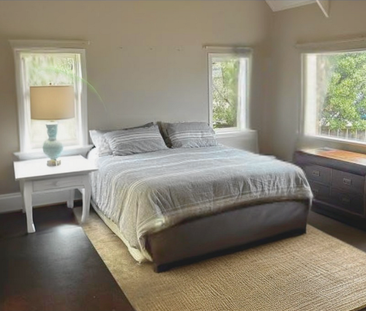 Large 4 bedroom Island bay home - fully furnished - Photo 4