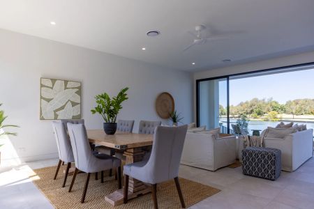 Luxury Waterside Villa In Saffron, with a beautiful sparkling pool - Photo 3