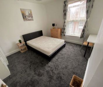 3 bedroom House in Burley Lodge Road, Leeds - Photo 4