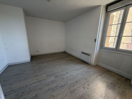 Location Appartement 4 pièces 130m² PONT DE VAUX 01190 - Photo 5