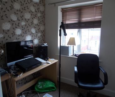 3 bedroom semi-detached house to rent - Photo 3