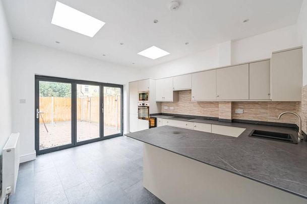 4 bedroom terraced house to rent - Photo 1