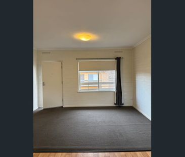 Great unit in fantastic location! - Photo 1