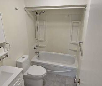 Newly Renovated-2Br1Ba Apartment Squamish Downtown - Photo 4