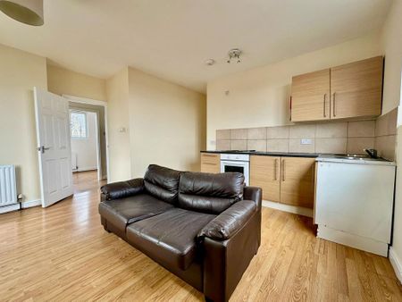 1 bedroom flat to rent - Photo 2