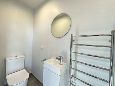 28 Frederick Street, Waltham - Photo 3