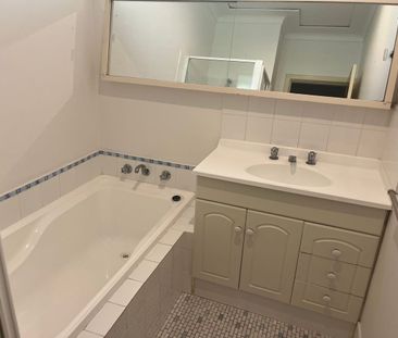 PRIME LOCATION - CHARMING 3 BEDROOM HOME BENEATH THE TREES - Photo 6