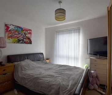 Thornton Side, Redhill, RH1 - Photo 3