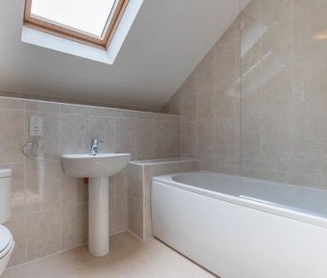 2 bedroom terraced house to rent - Photo 4