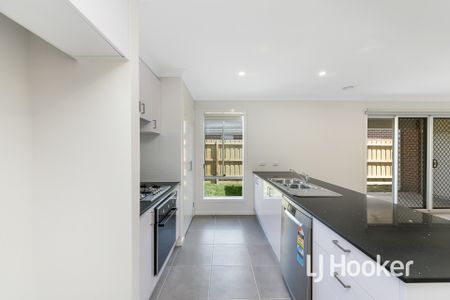 Modern Four Bedroom Home! - Photo 5
