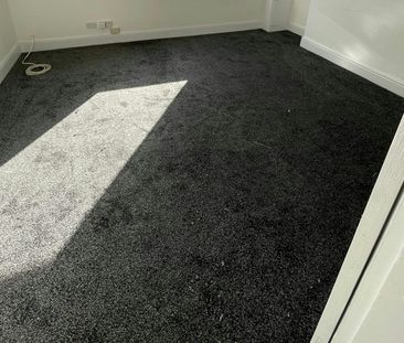 Flat to rent on - Photo 1