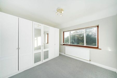 Rossall Crescent, Hanger Lane, NW10 - Photo 4