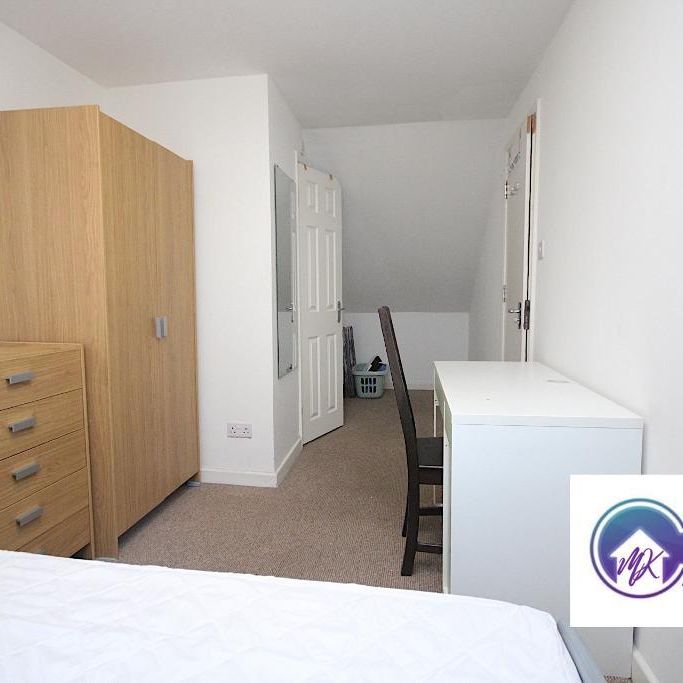 1 Bedroom Room in Flat Share To Rent - Photo 1