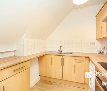 Flat to rent - Rushey Green, London, SE6 - Photo 2