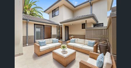 Spacious townhouse with oversized courtyard - Photo 3