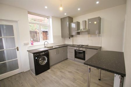 2 bedroom end of terrace house to rent - Photo 5