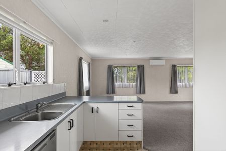 Easy Living in Riverdale For Rent! - Photo 2