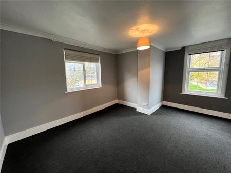 1 Bedroom Flat / Apartment - Queensway, Southampton - Photo 2