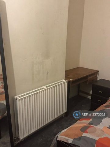 1 bedroom in a house share to rent - Photo 4