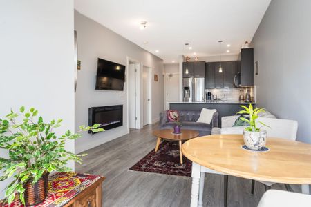 Stylish Condo - Photo 2