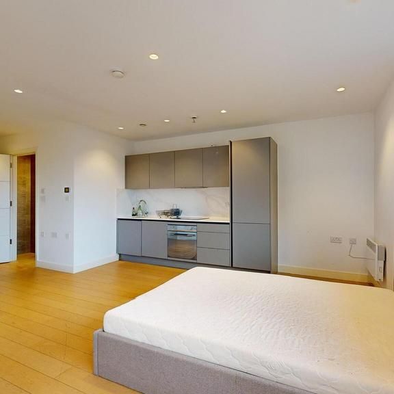 Studio to rent - Photo 1