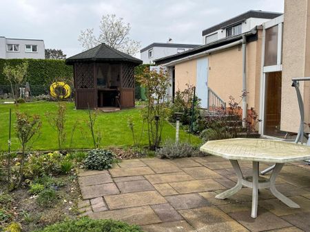Ruhige 2,5 Zimmer Wohnung mit Balkon und Terrasse und Garten - Photo 3