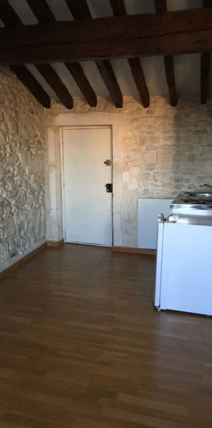 Arles centre studio 30m² au 3ème étage, - Photo 1