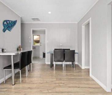 Mooroolbark - Photo 1