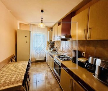 Ap decomandat, cu 3 camere si balcon, etaj 2/4, zona N. Iorga - Photo 2