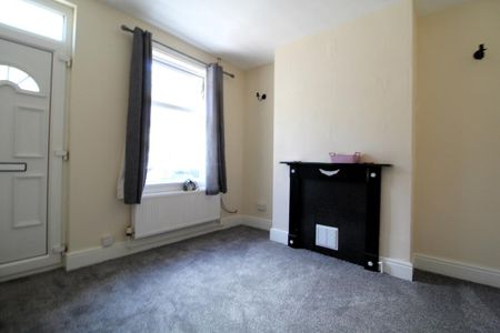 2 bedroom semi-detached house to rent - Photo 4