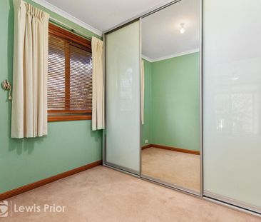 Spacious and Sought after Townhome in Quiet Inner City Suburb - Photo 5
