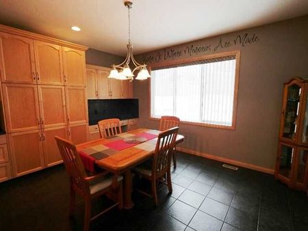 426 Sherwood Place NW, Calgary - Photo 4