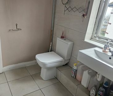 Room in a Shared House, Tallis Grove, SE7 - Photo 2