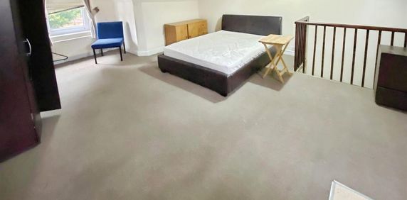 1 bedroom in a house share to rent - Photo 2