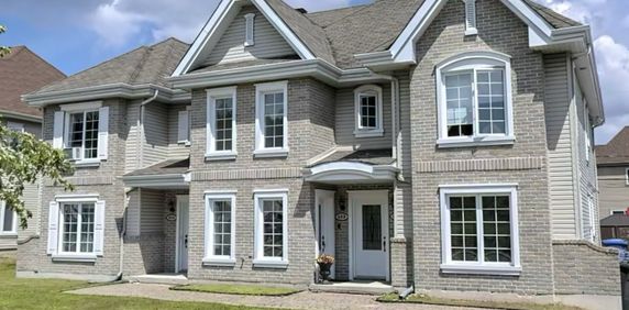 4 1/2 1er Étage Appartement à Louer - Photo 2