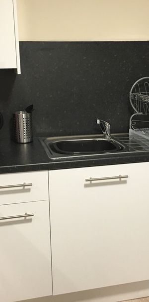 3 Bed Flat, Dennistoun, G31 - Photo 1