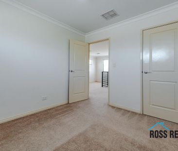 Spacious Townhouse Living - Photo 2