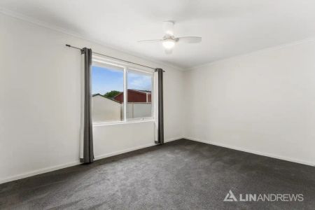 “Charming 4-Bedroom Family Home in Kensington Gardens” - Photo 5